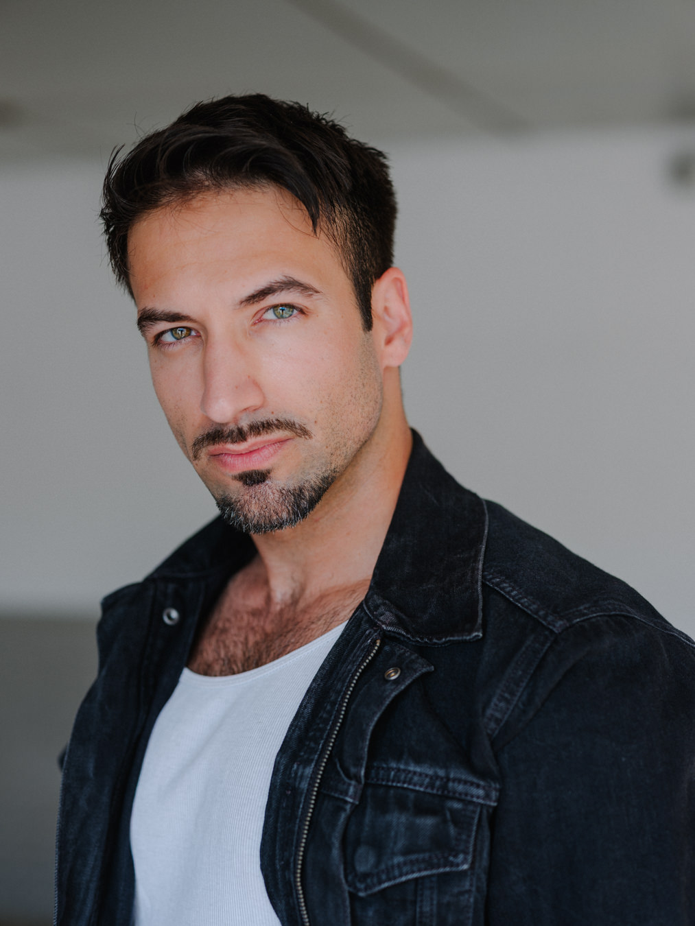 Edis König — Portrait