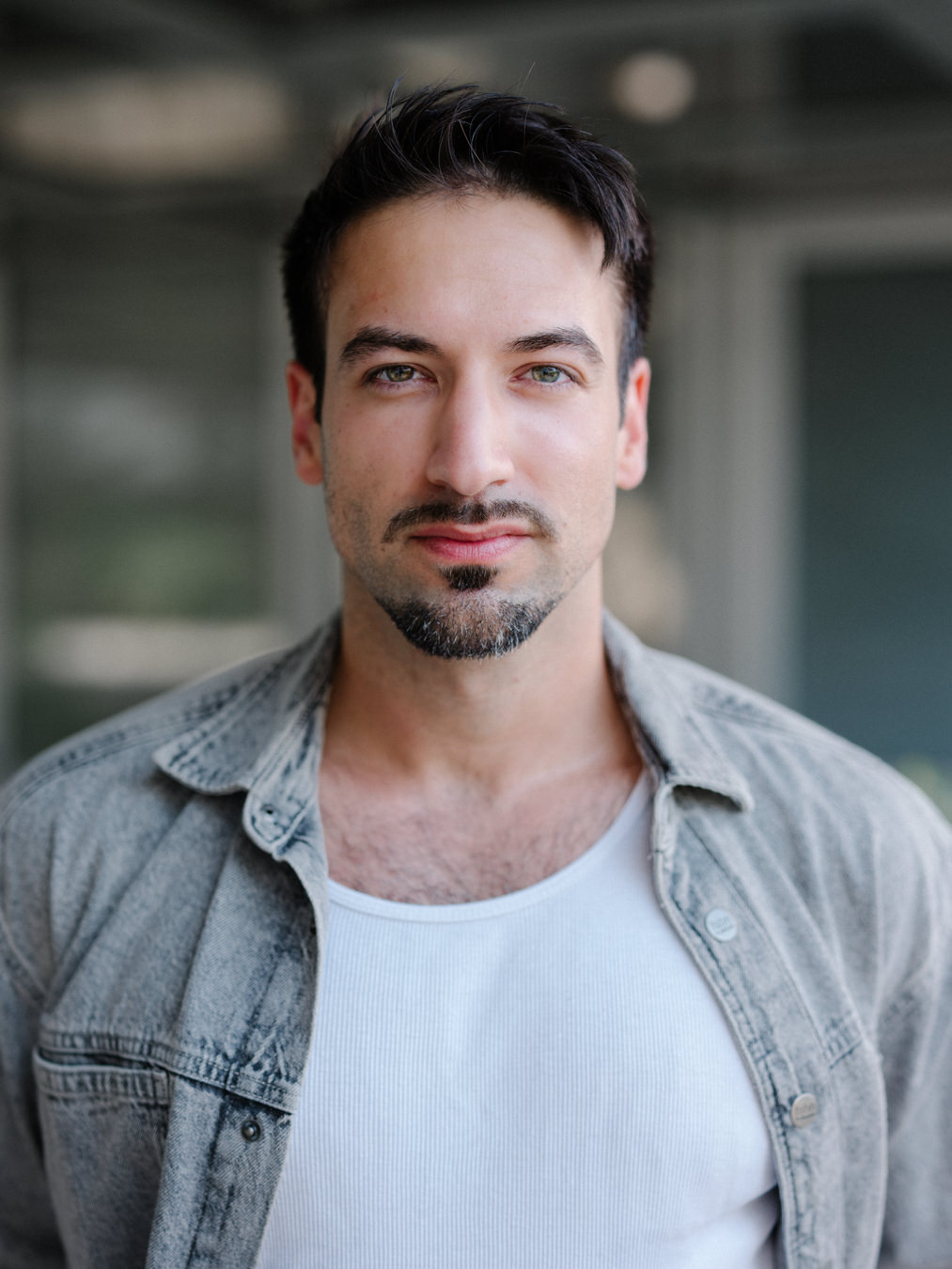 Edis König — Portrait